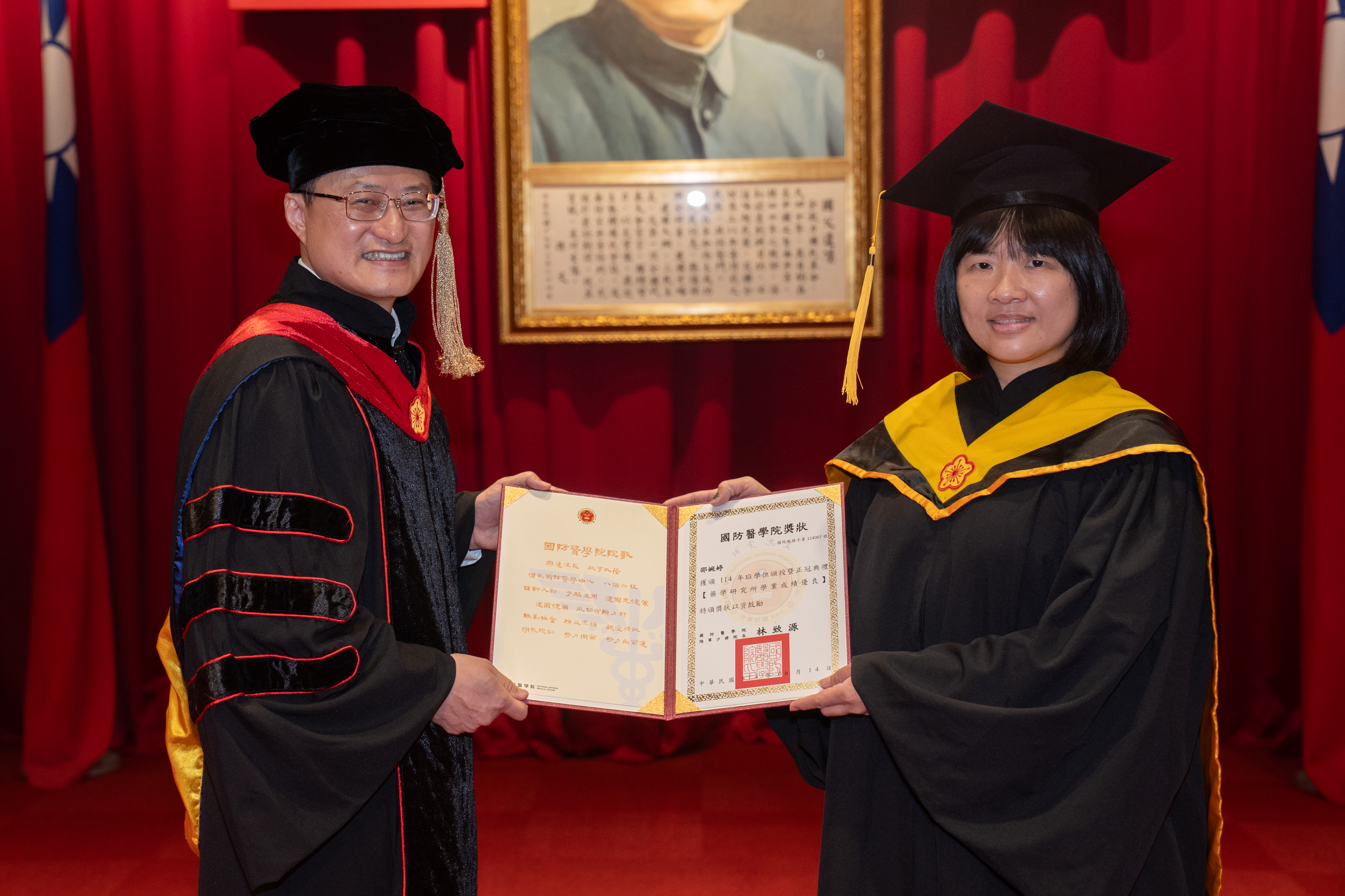 畢業績優學生頒獎_藥研所_紹婉婷
