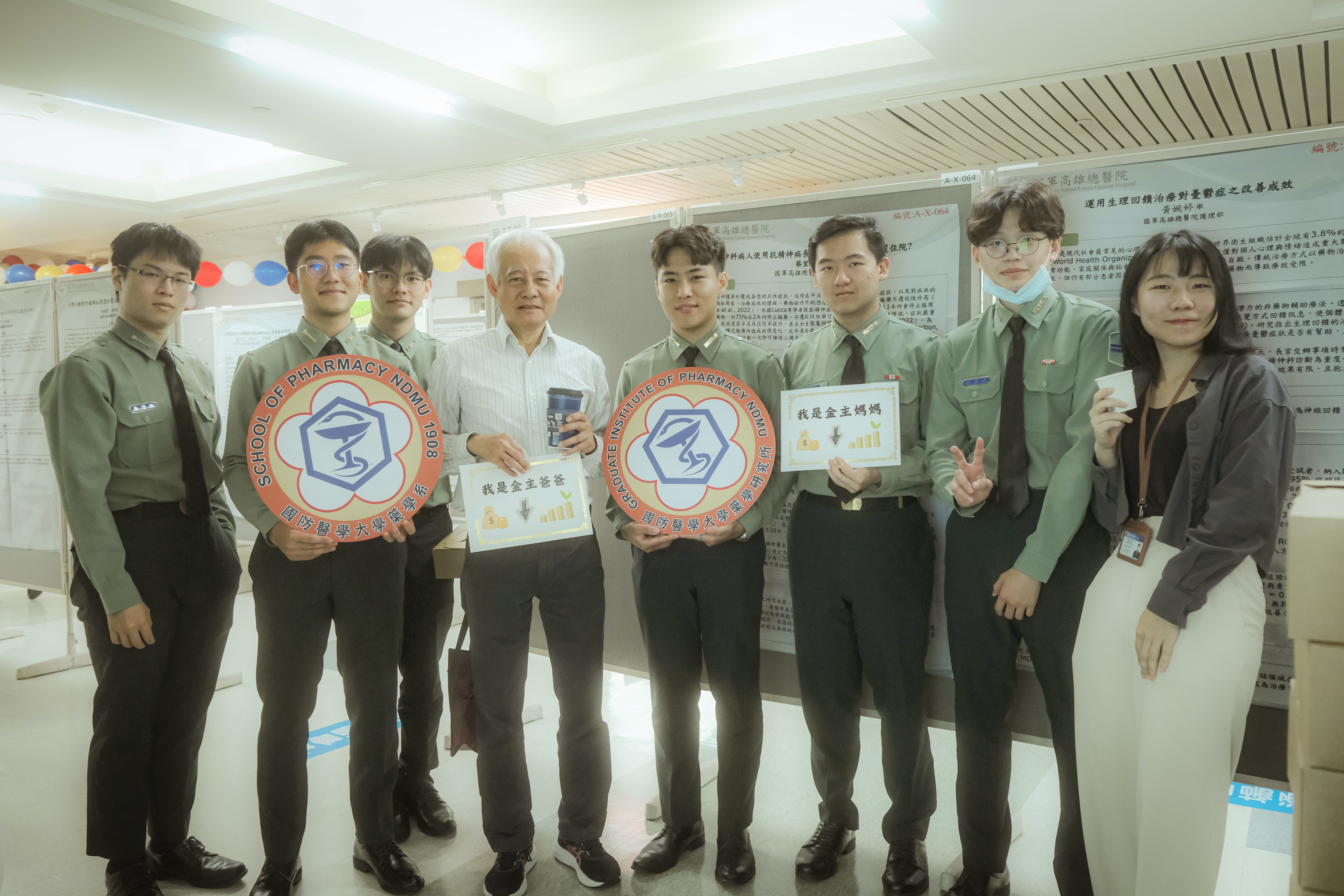 新生代學子與大學長合照2