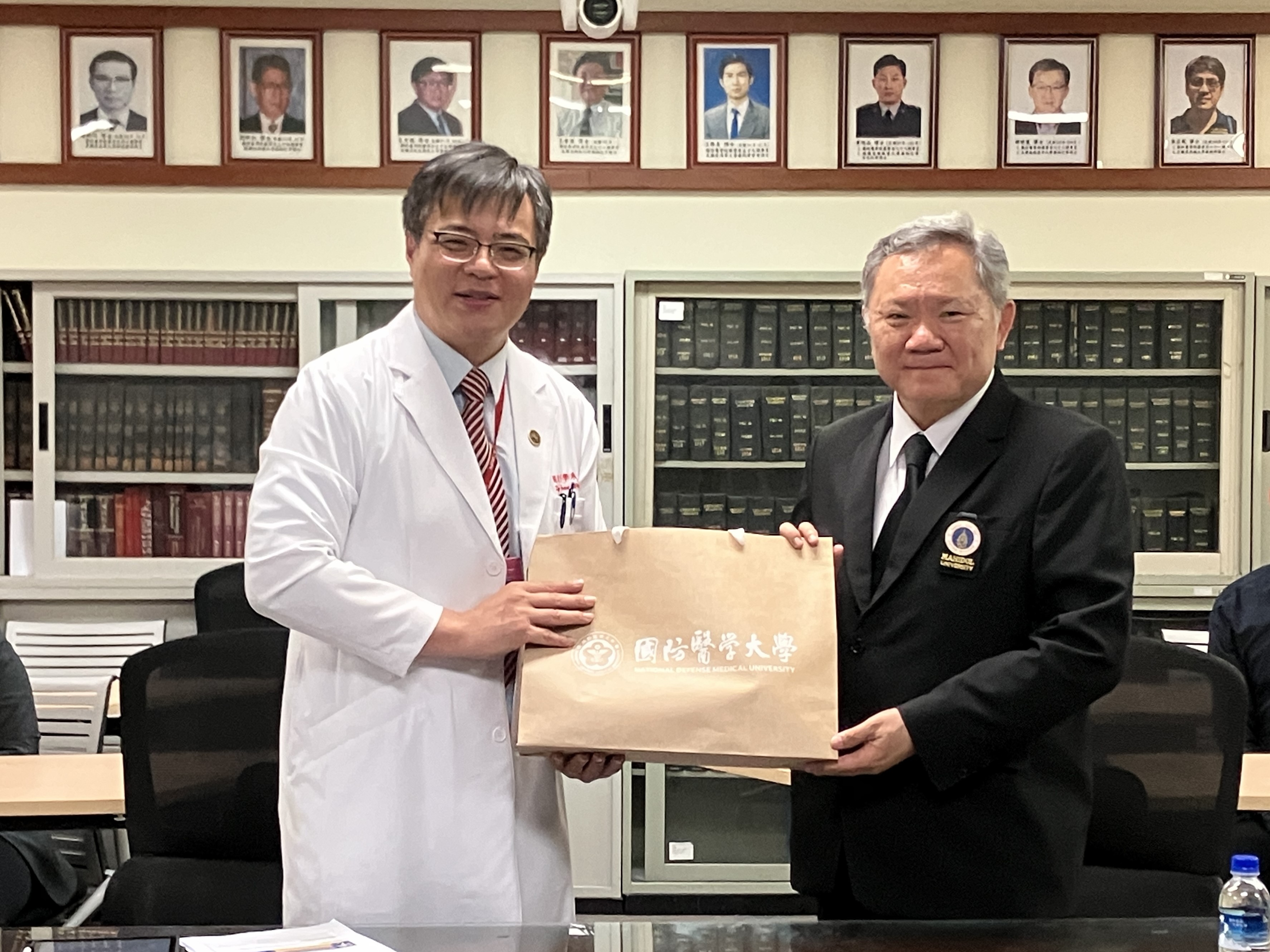 Dean Wang presents souvenir