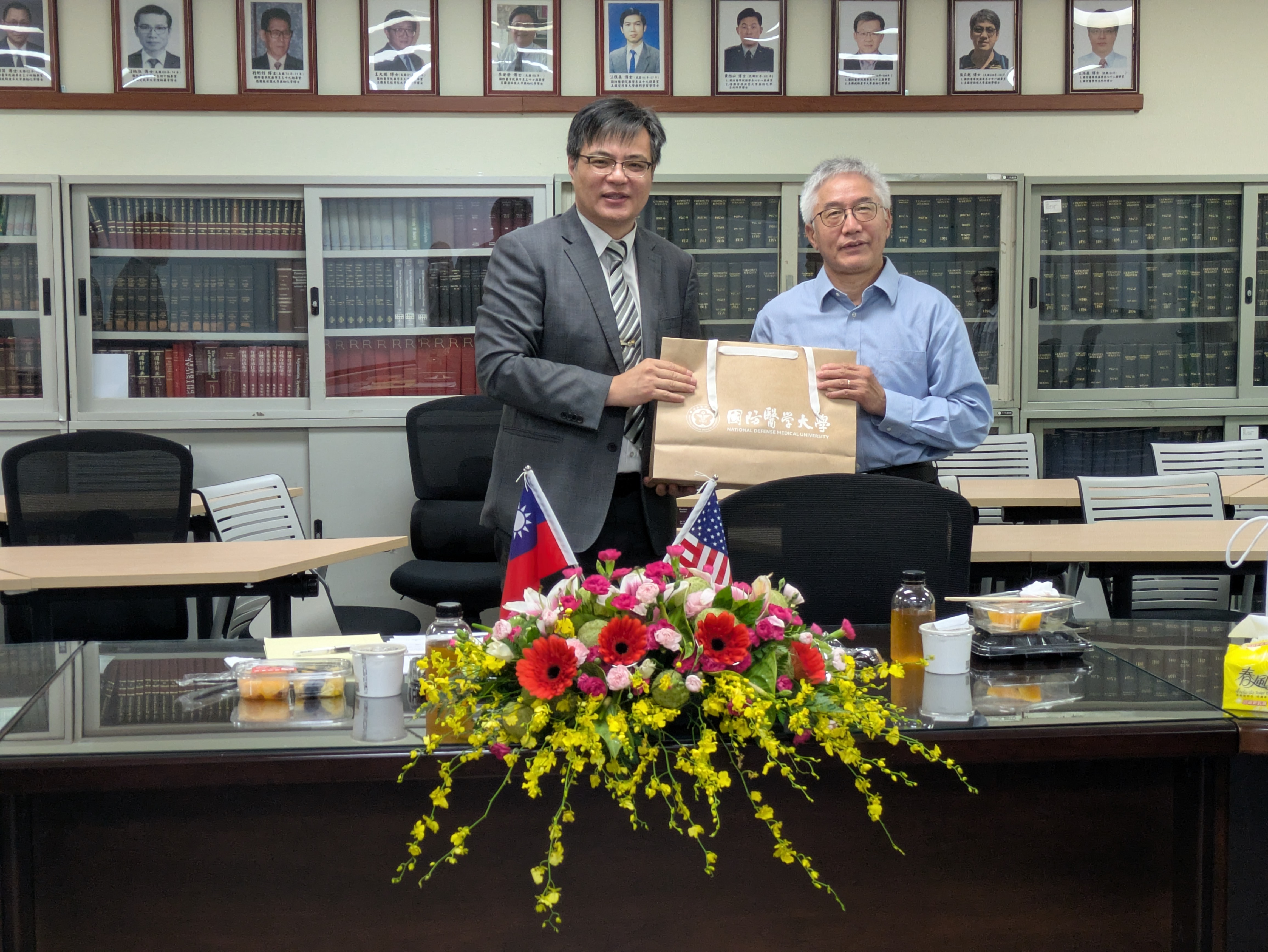 Souvenir for Prof. Chenglong Li