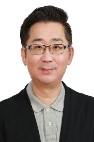 廖宏恩 副教授  