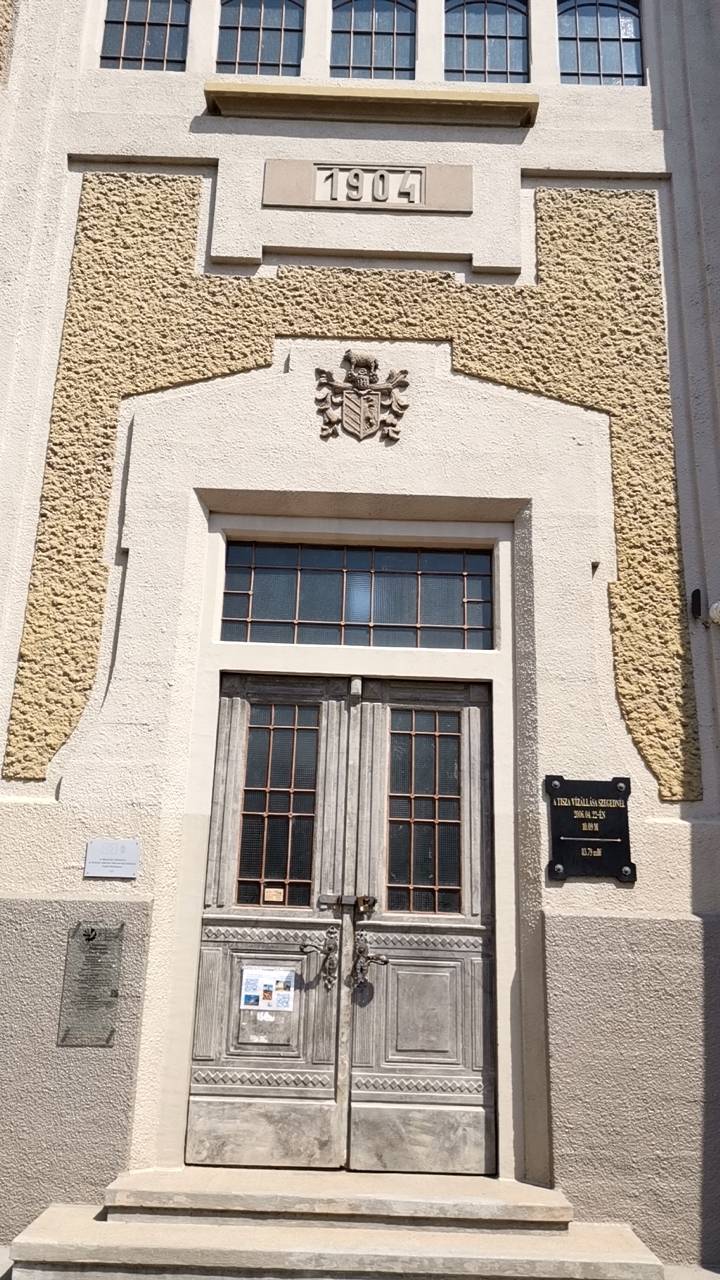 SZTE Medical School Door 1904
